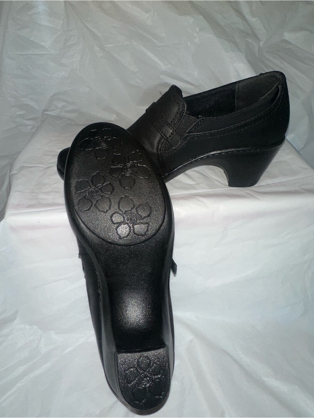 Women’s Black Slip-On Low Heel Shoes. Easy street comfort wave. - Picture 5 of 5